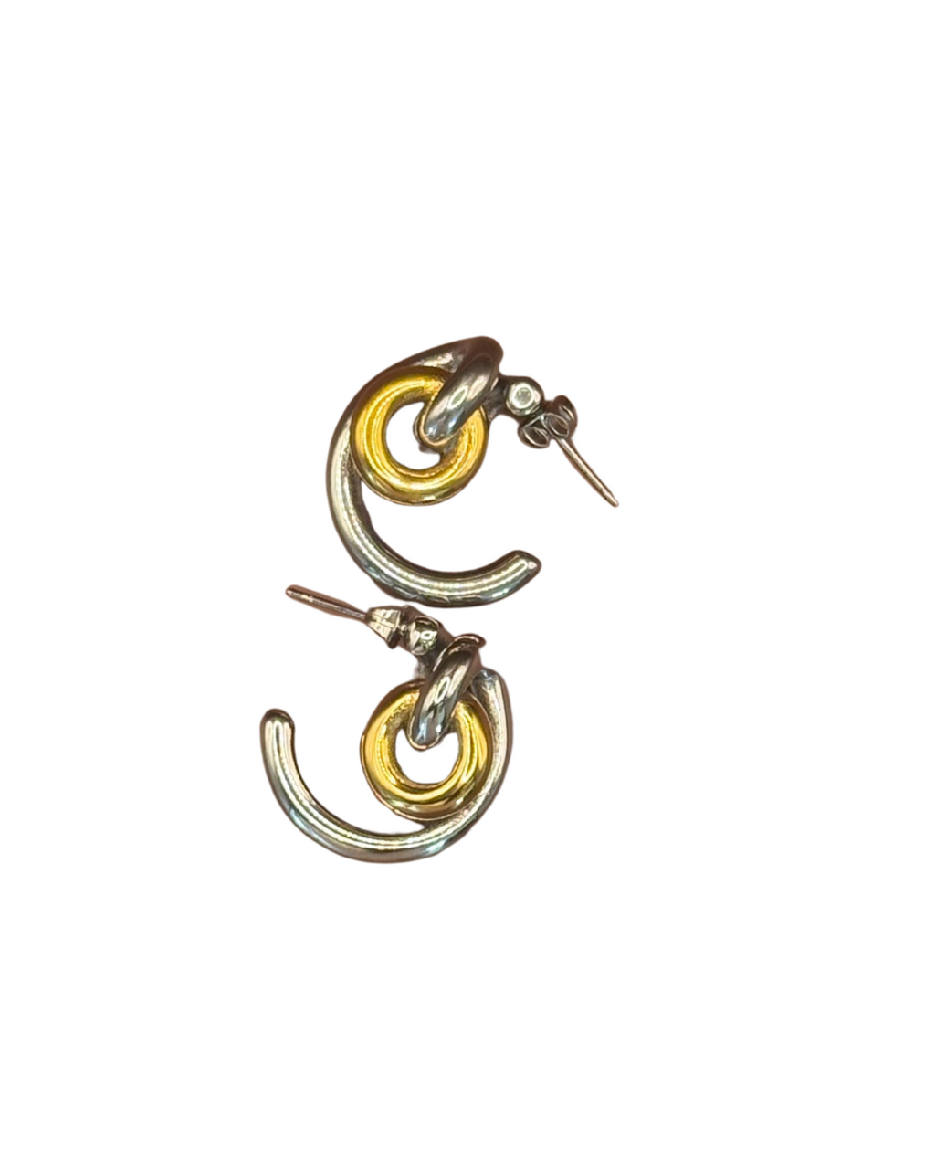 Aretes media luna con un "Twist"