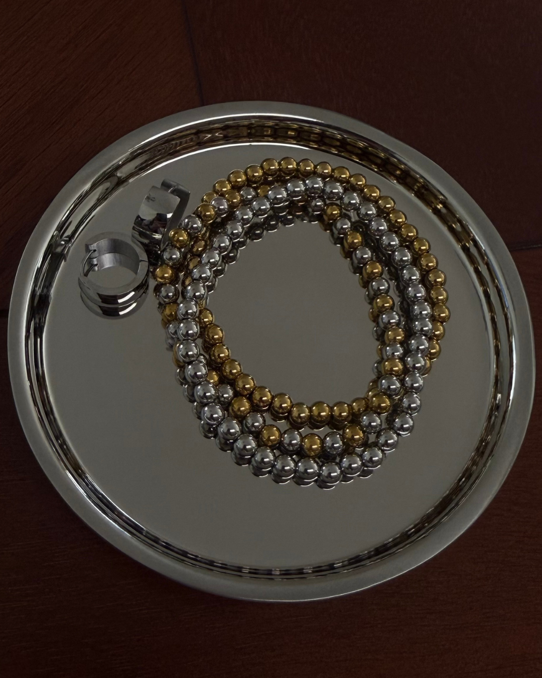 Set de pulseras de bolitas + Huggies Plateados