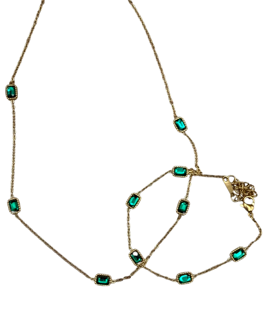 Set cadena con piedras verdes distribuidas